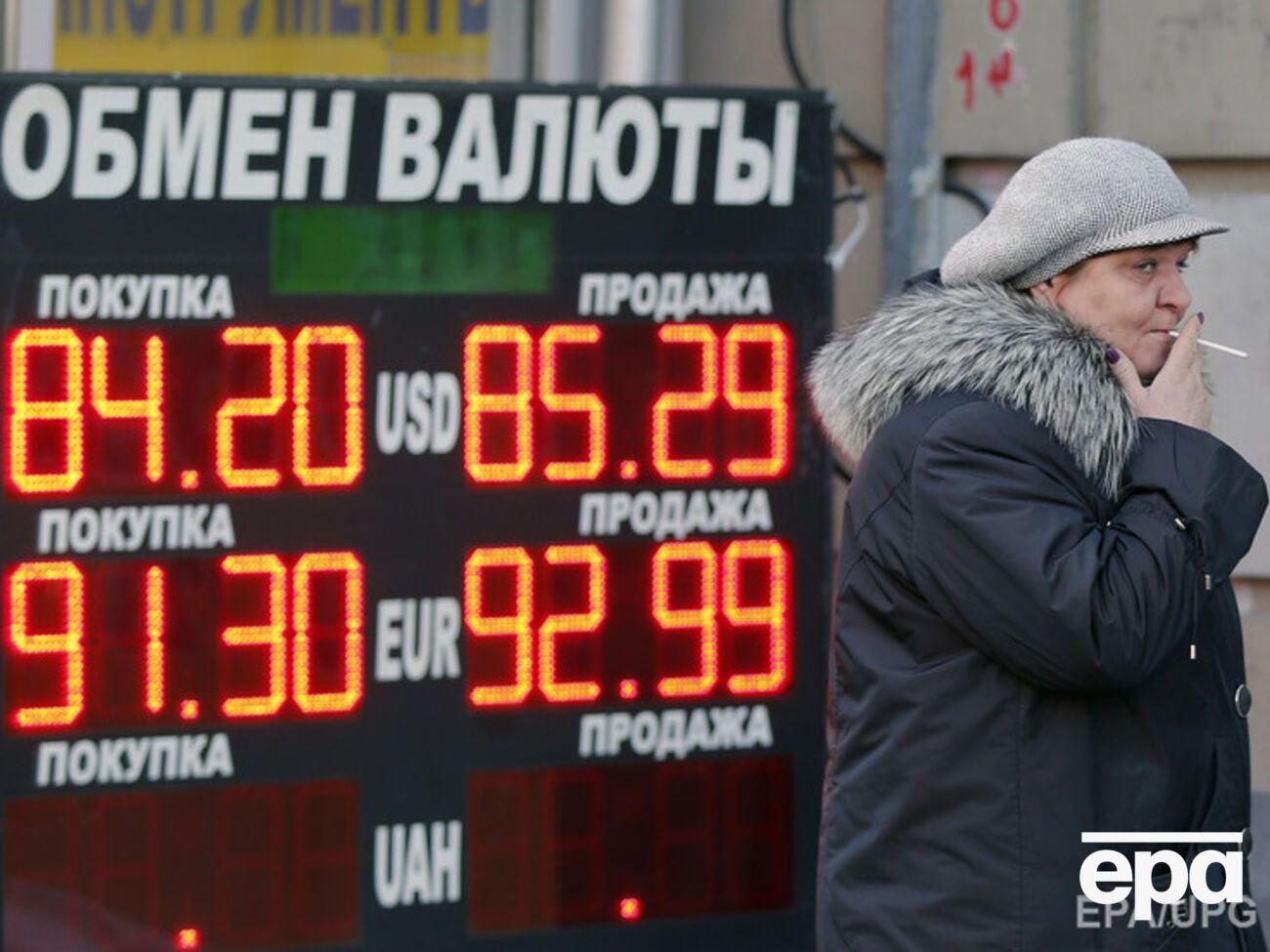 Российские власти проводят целенаправленную политику снижения курса рубля, считает Илларионов