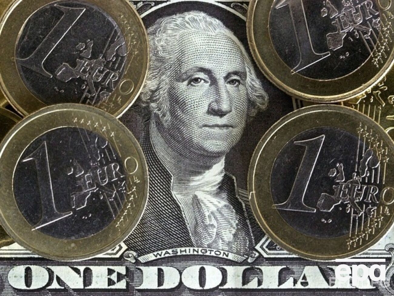 Нацбанк существенно понизил курс гривны