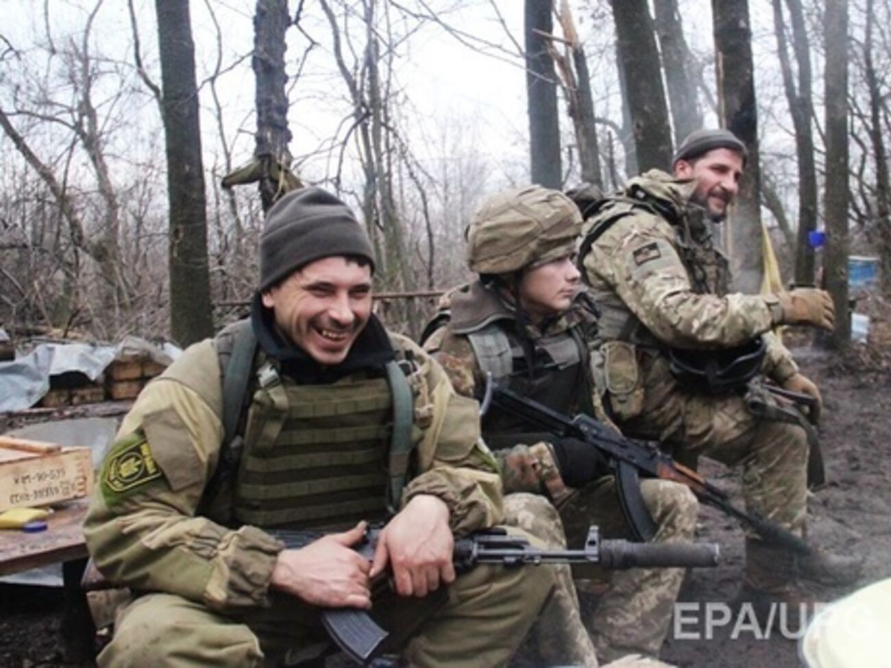По данным штаба АТО, боевики продолжают вести огонь в районе аэропорта