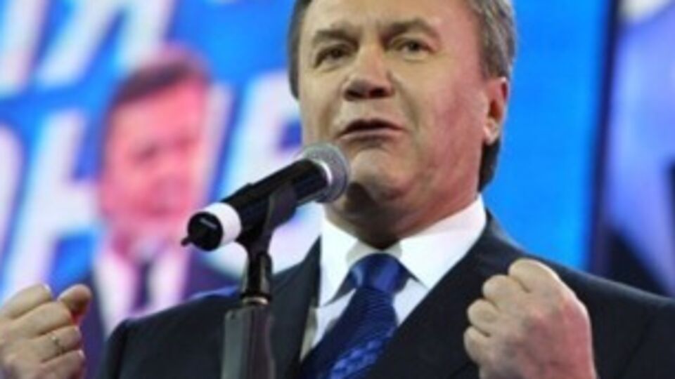 "Хунта буде!": во Львове участники марша в поддержку заключенных патриотов собрались под магазином Roshen. Видео