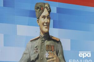 По данным ТАСС, военнослужащий был доставлен в больницу из воинской части. Врачам не удалось его спасти