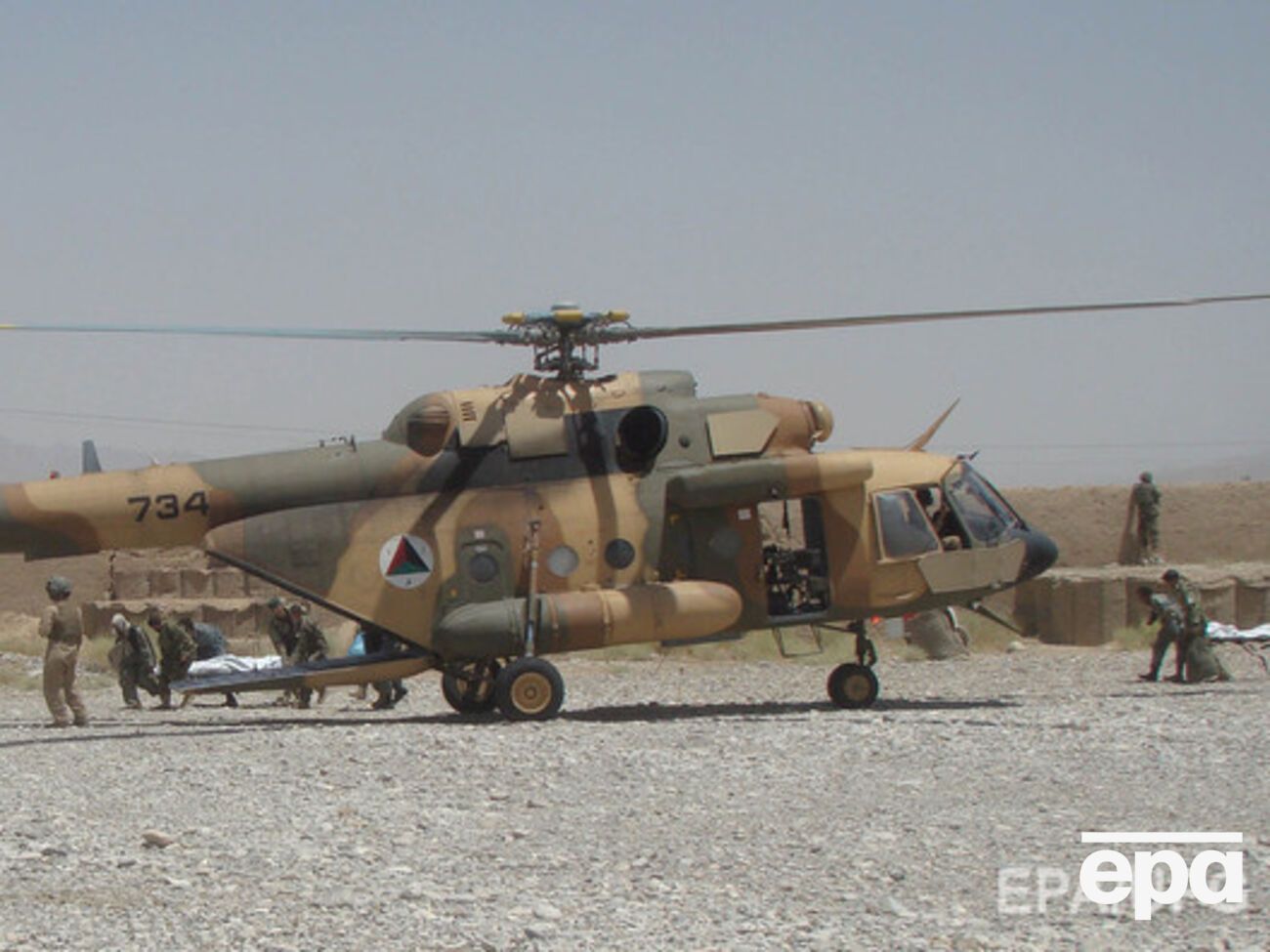 Два человека при аварии вертолета получили ранения