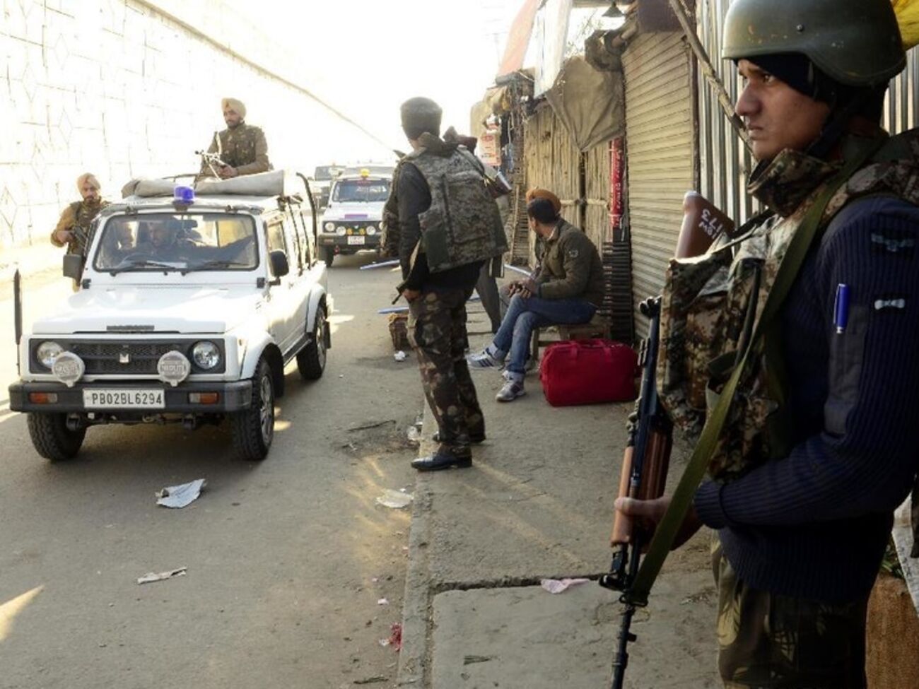 Силы безопасности не уйдут с авиабазы до ее полной зачистки