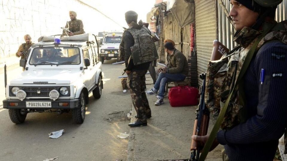 Силы безопасности не уйдут с авиабазы до ее полной зачистки