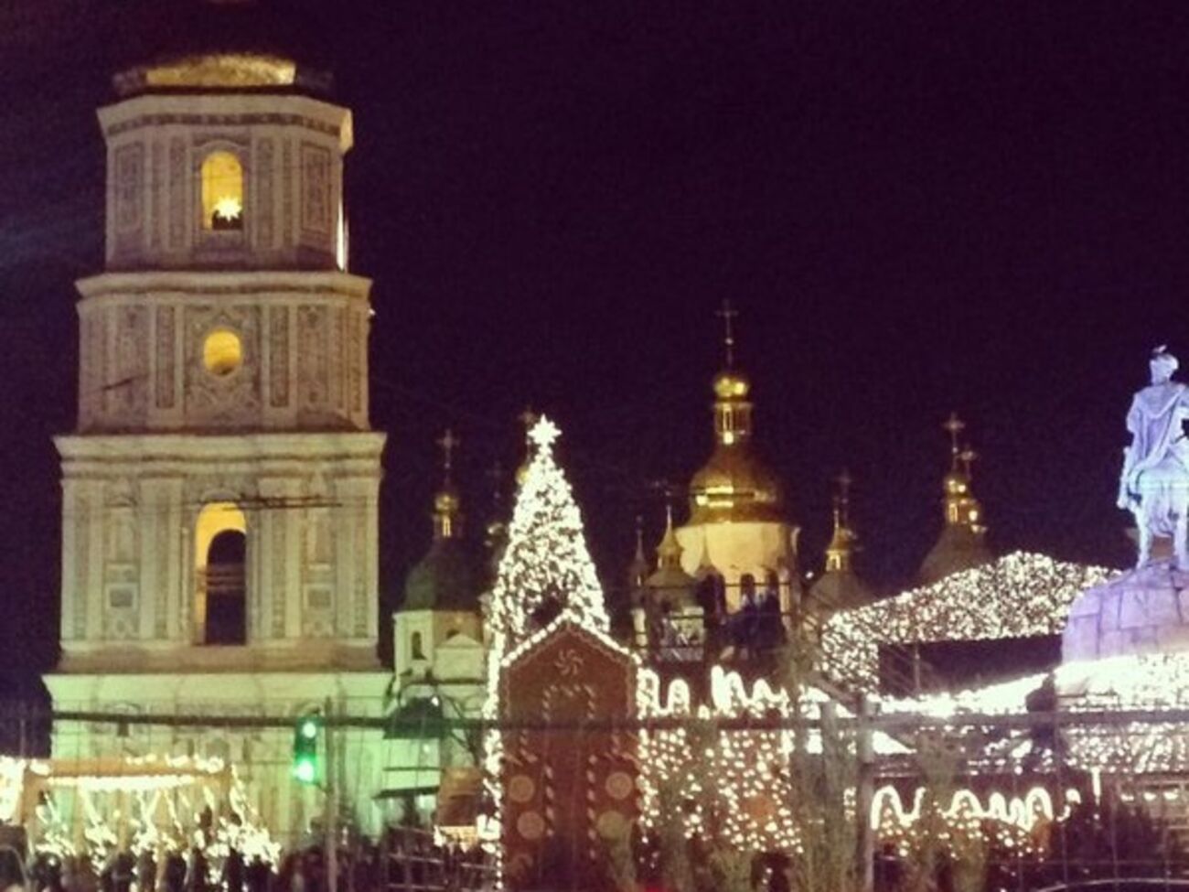 Коммунслужбы столицы вывезли два состава поездов мусора за новогодние праздники