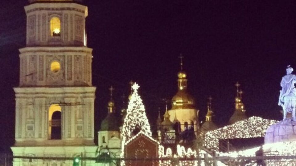 Коммунслужбы столицы вывезли два состава поездов мусора за новогодние праздники