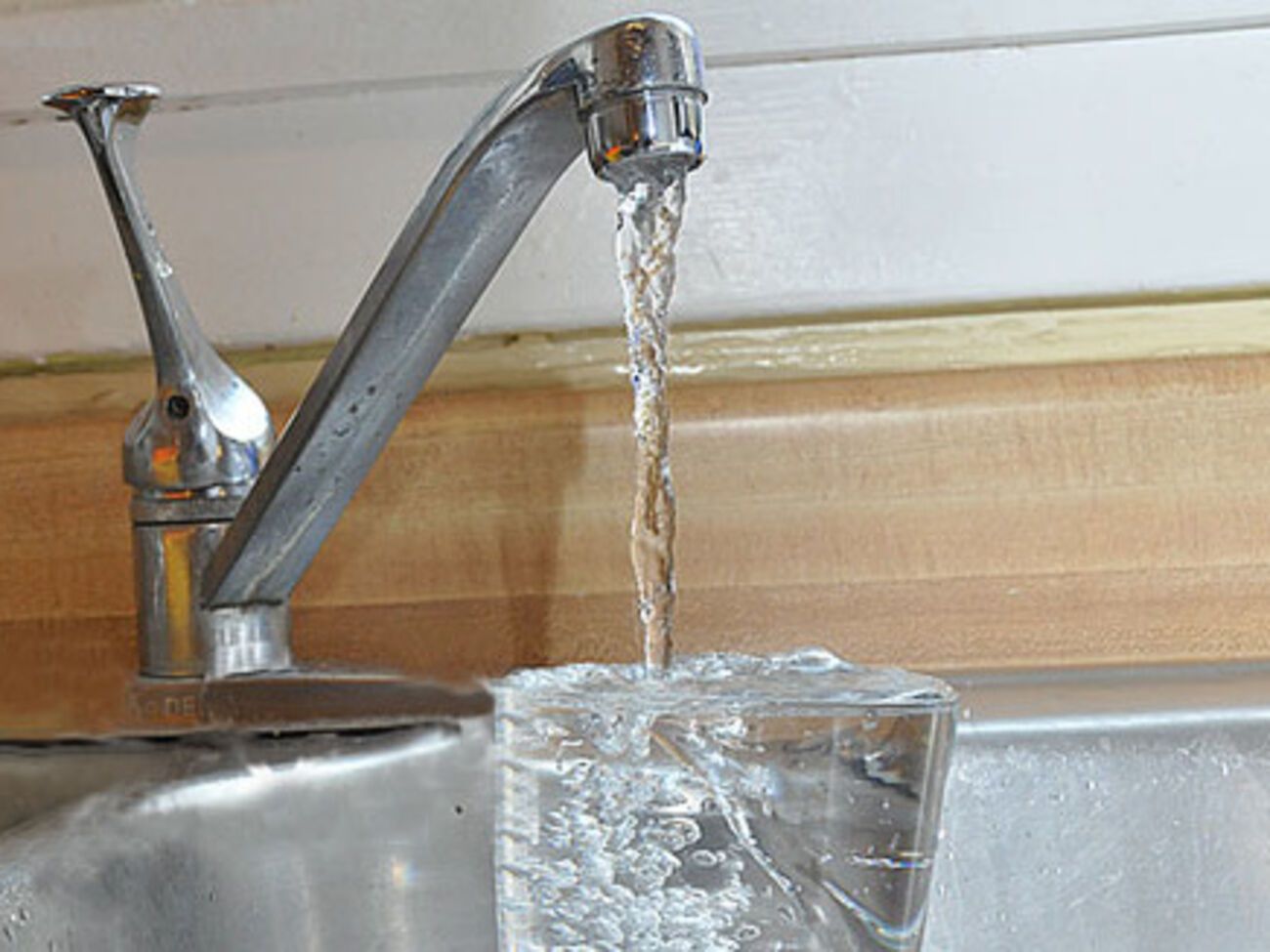 Сегодня МЧС РФ поставляет пострадавшим от аварии жителям Севастополя только "техническую воду"