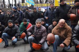 Шахтеры требуют выплатить зарплату за ноябрь и декабрь минувшего года