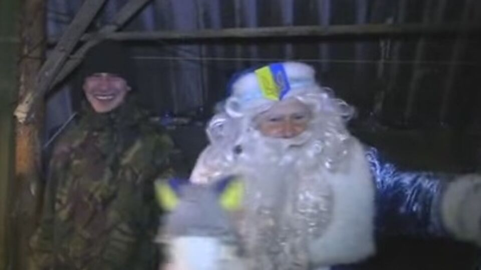 Львовяне посетили украинских военных в зоне АТО, чтобы поздравить с Новым годом. Видео