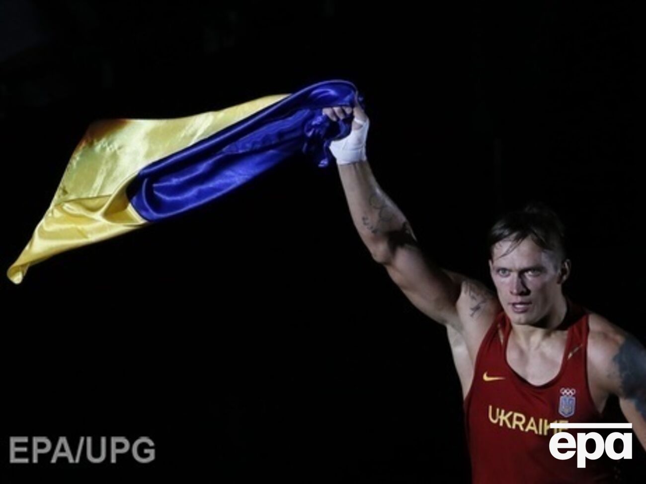 Украинский боксер Александр Усик возглавил рейтинг перспективных боксеров 2016 года