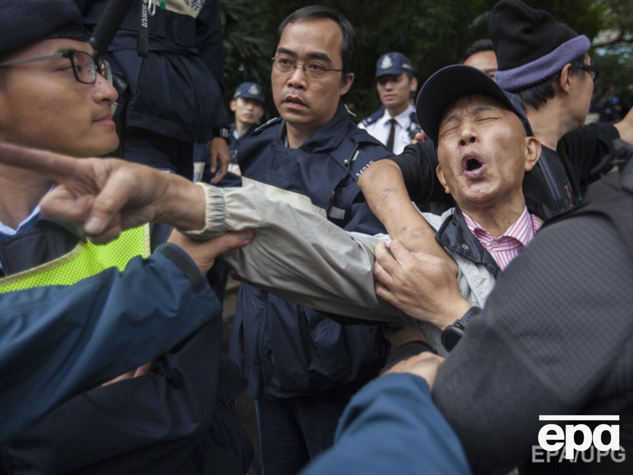 В Гонконге одновременно проходят две протестные демонстрации. Фоторепортаж