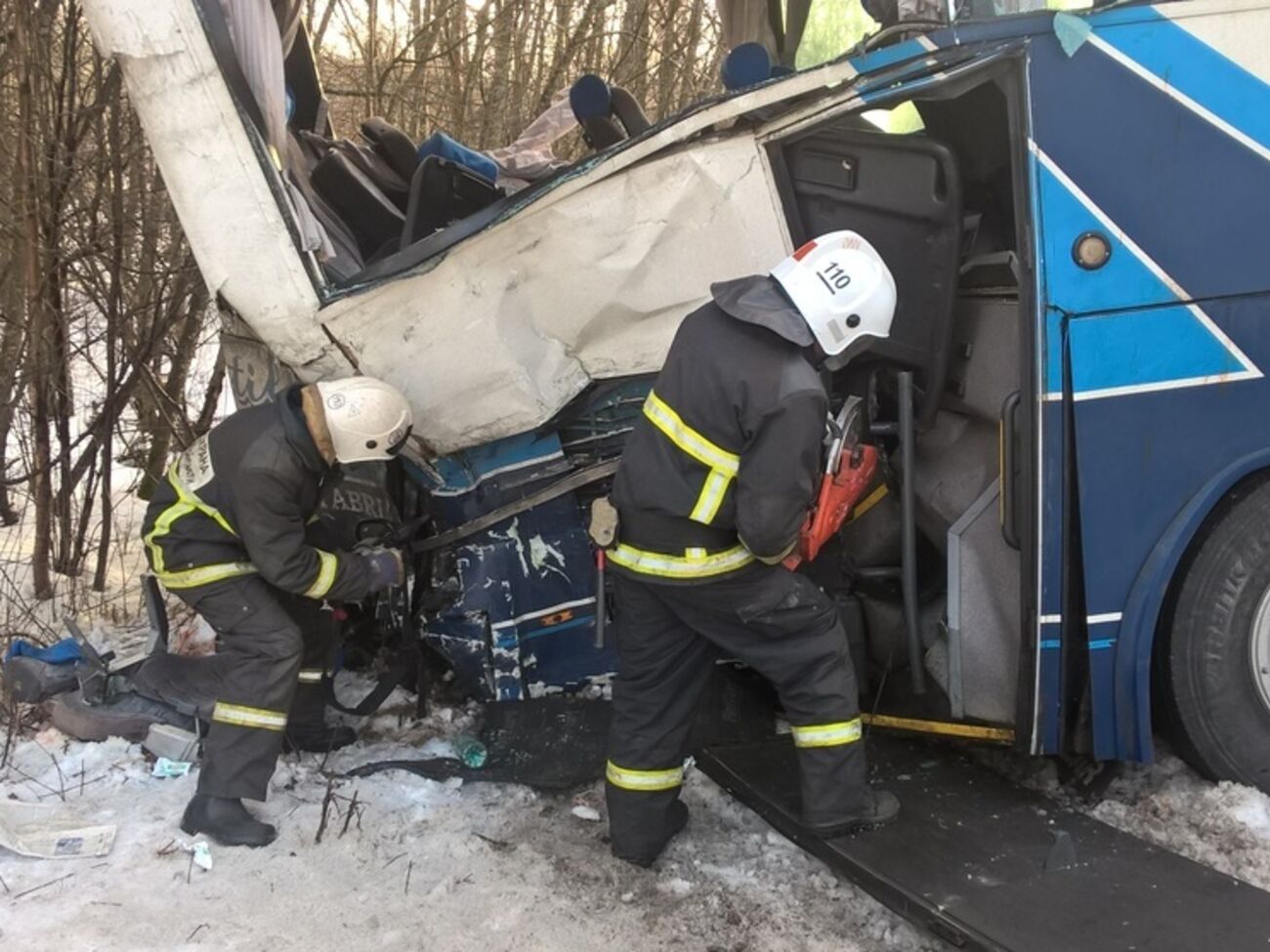Удар пришелся на заднюю часть автобуса