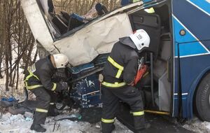 Удар пришелся на заднюю часть автобуса