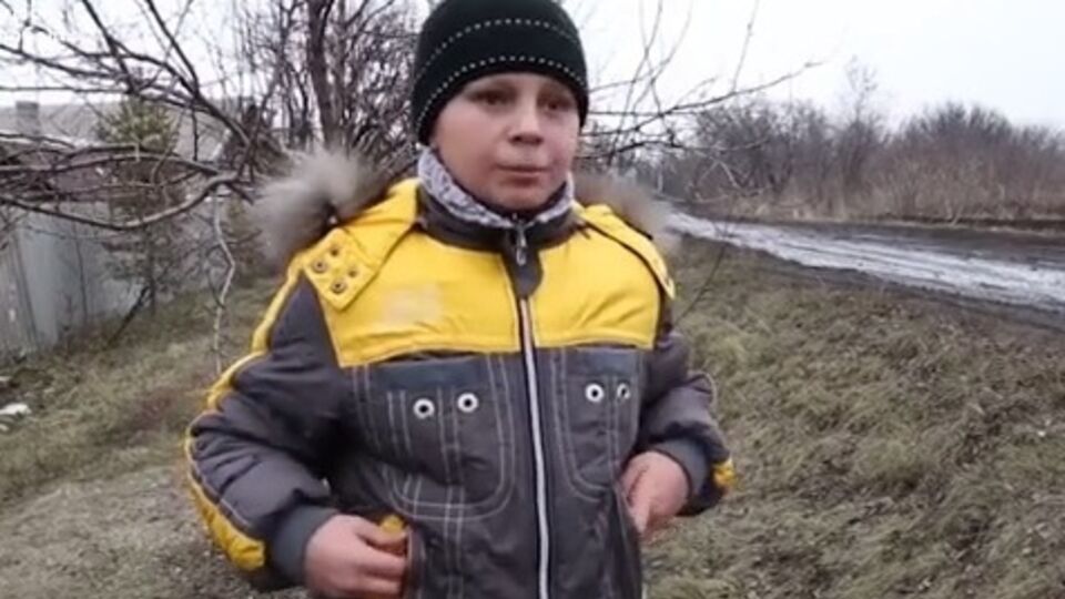 Дети, проживающие в в подконтрольном Украине селе, ходят в школу на оккупированные территории