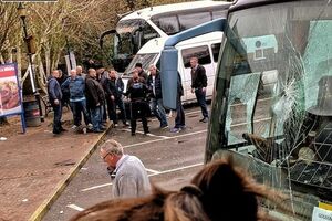 Участники акции пустили в ход камни