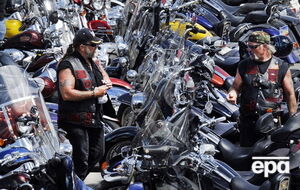 Полиция считает, что перестрелка произошла между конкурирующими группировками байкеров