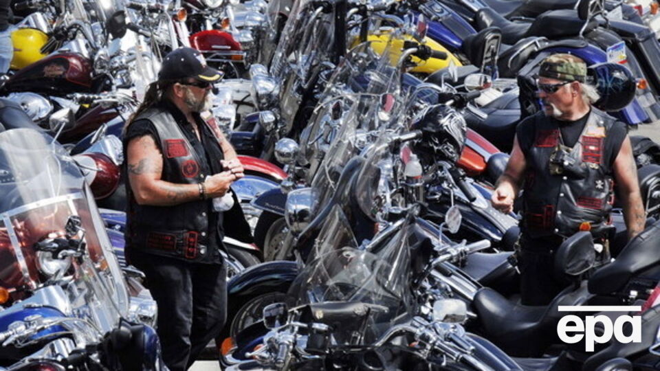 Полиция считает, что перестрелка произошла между конкурирующими группировками байкеров