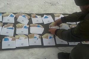 Деньги у задержанного в зоне АТО курьера были разложены по конвертам с фамилиями