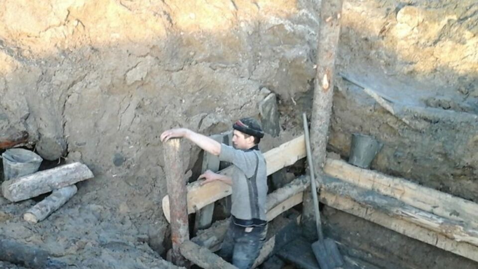 Пограничники нашли три места незаконной добычи янтаря
