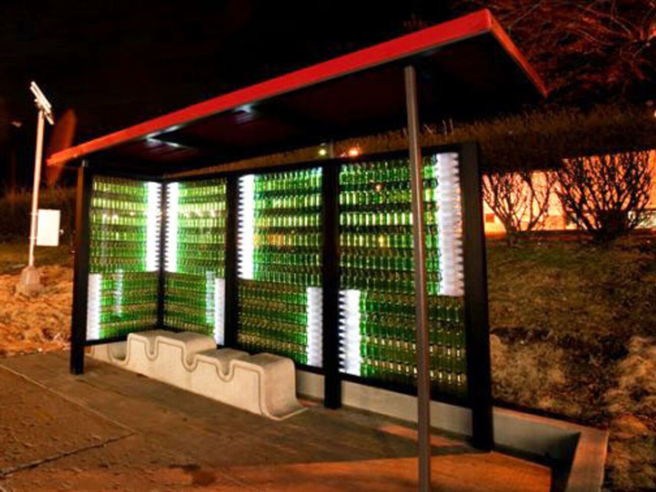 В США установили инновационную автобусную остановку по&nbsp;проекту Bottlestop