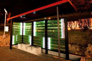 В США установили инновационную автобусную остановку по проекту Bottlestop