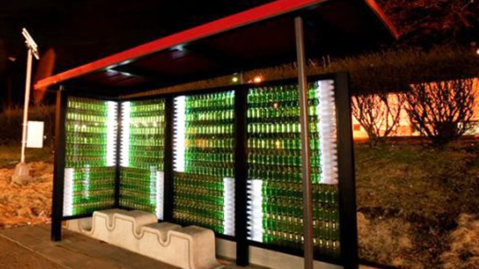 В США установили инновационную автобусную остановку по проекту Bottlestop
