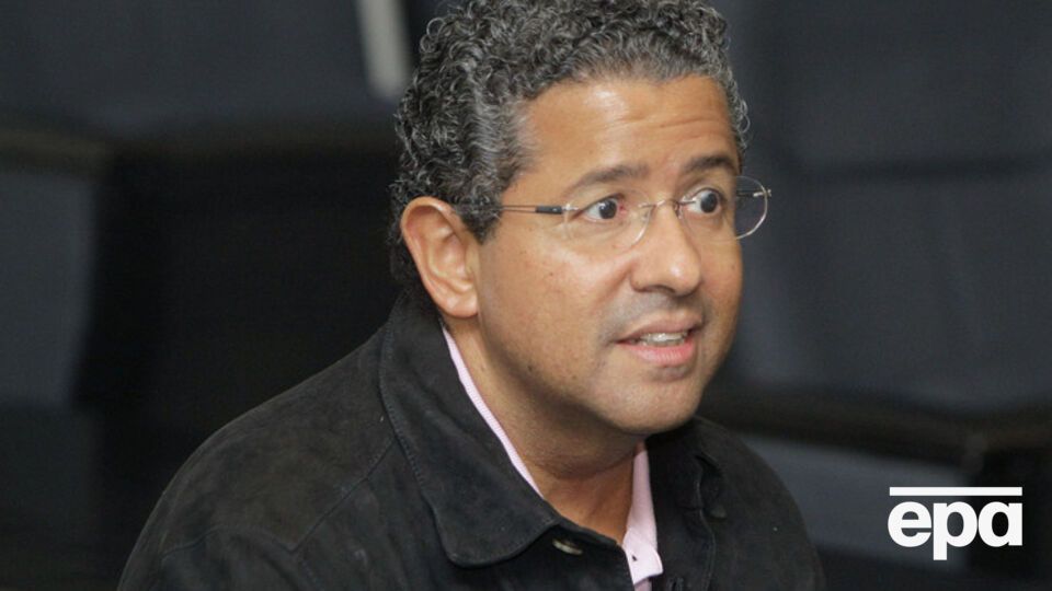 Флореса обвиняли в коррупции