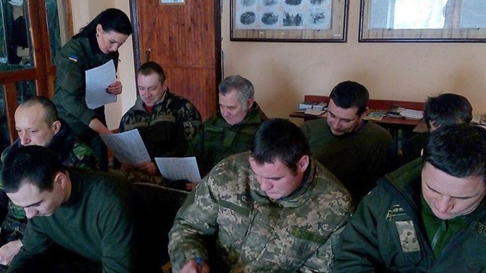 НГУ: В Луганской области офицер-психолог батальона старший лейтенант Маргарита Мудраченко провела анкетирование бойцов
