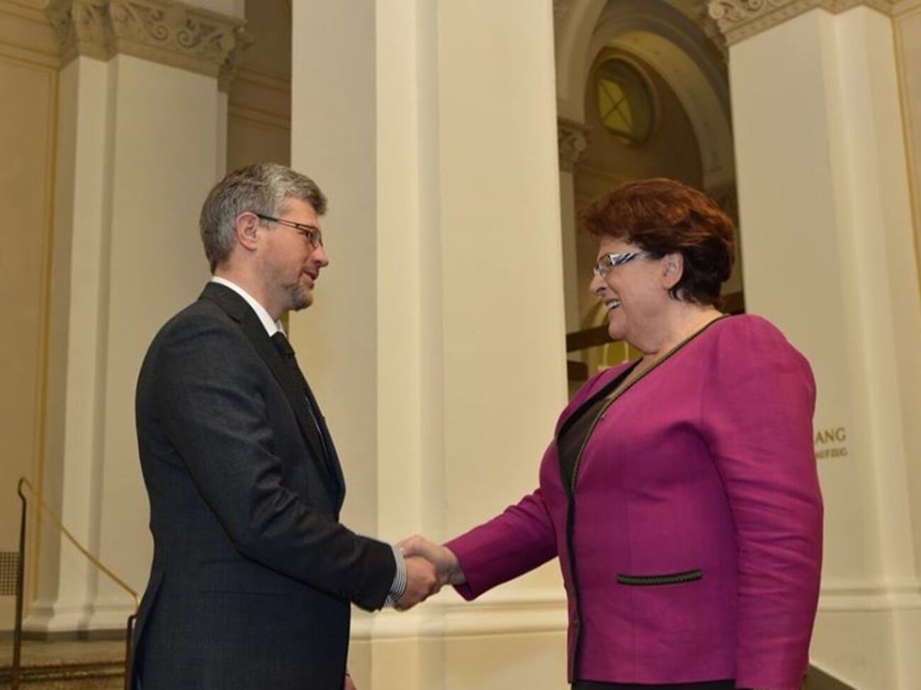 Чрезвычайный и полномочный посол Украины в Германии Андрей Мельник со спикером баварского парламента Барбарой Штамм