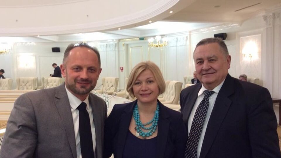 Украинские переговорщики Роман Безсмертный, Ирина Геращенко и Евгений Марчук в Минске