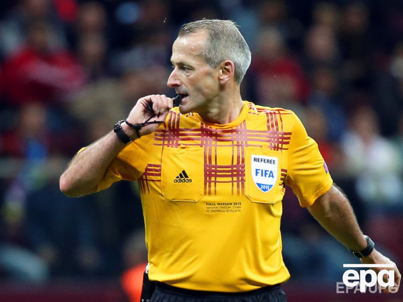Самый богатый арбитр Британии&nbsp;во время финала Лиги Европы в Варшаве