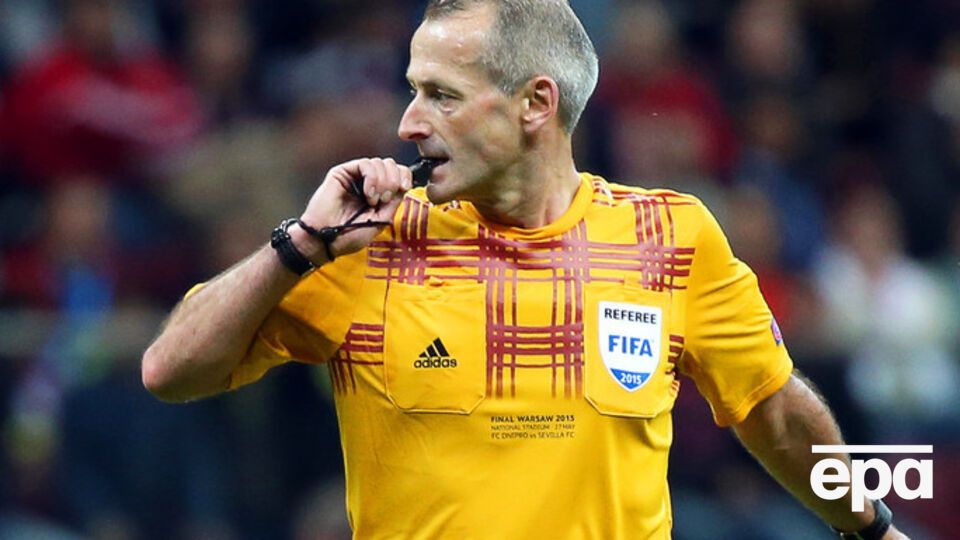 Самый богатый арбитр Британии во время финала Лиги Европы в Варшаве
