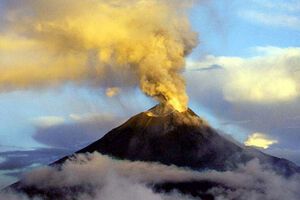 Вулкан выбросил шестикилометровый столб пепла