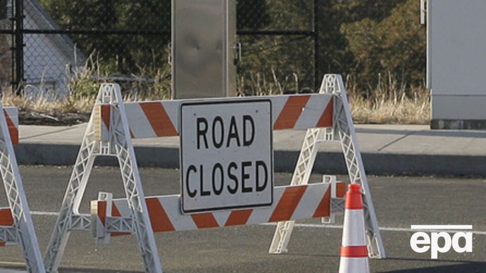 Власти ведут переговоры с вооруженными людьми