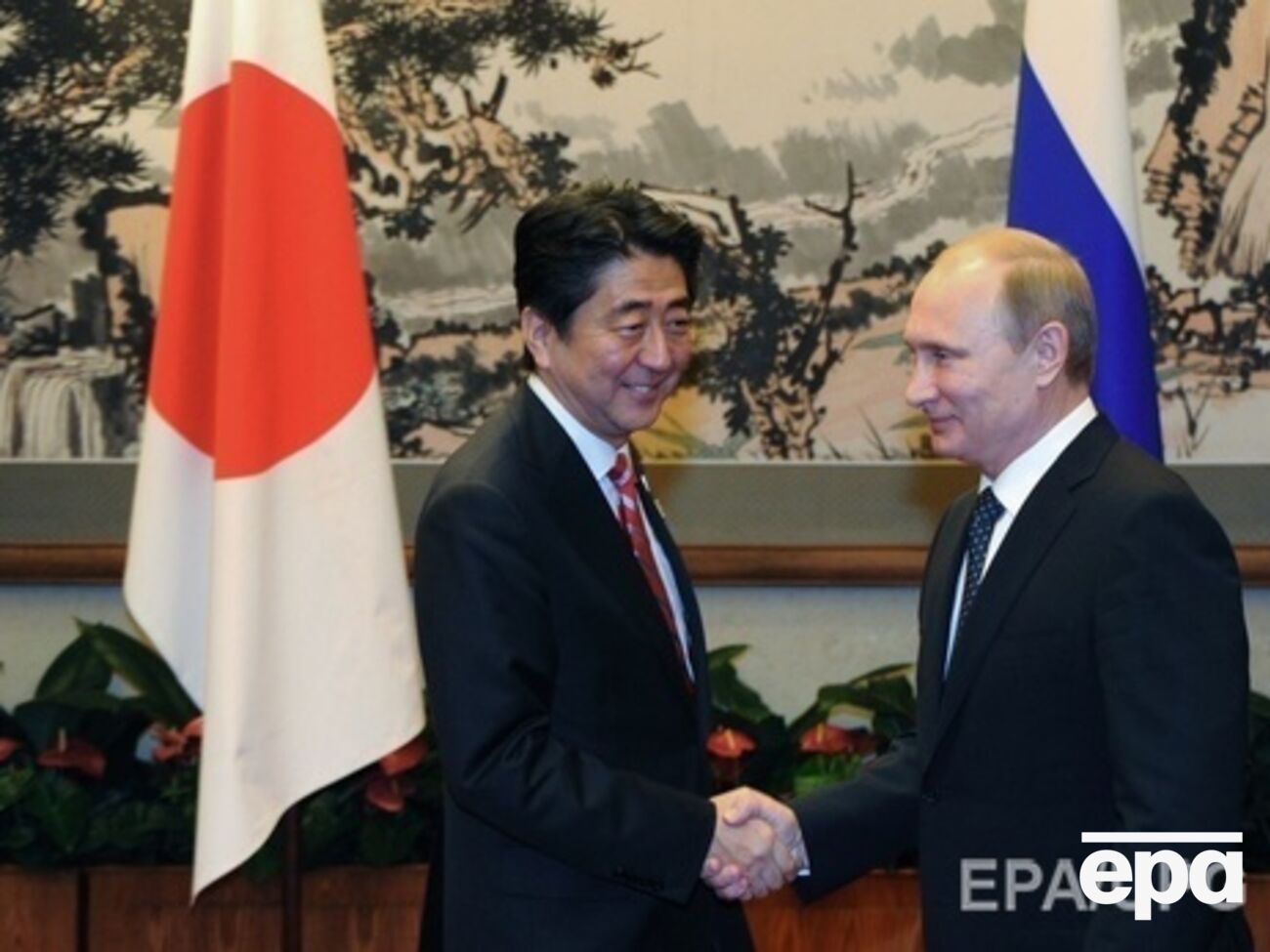 Абэ хочет провести встречу с Путиным и заключить мирный договор