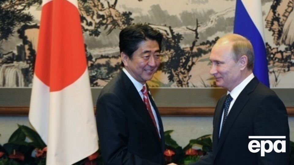Абэ хочет провести встречу с Путиным и заключить мирный договор