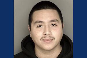 Молодой человек обменялся контактами в чате с жертвой ограбления