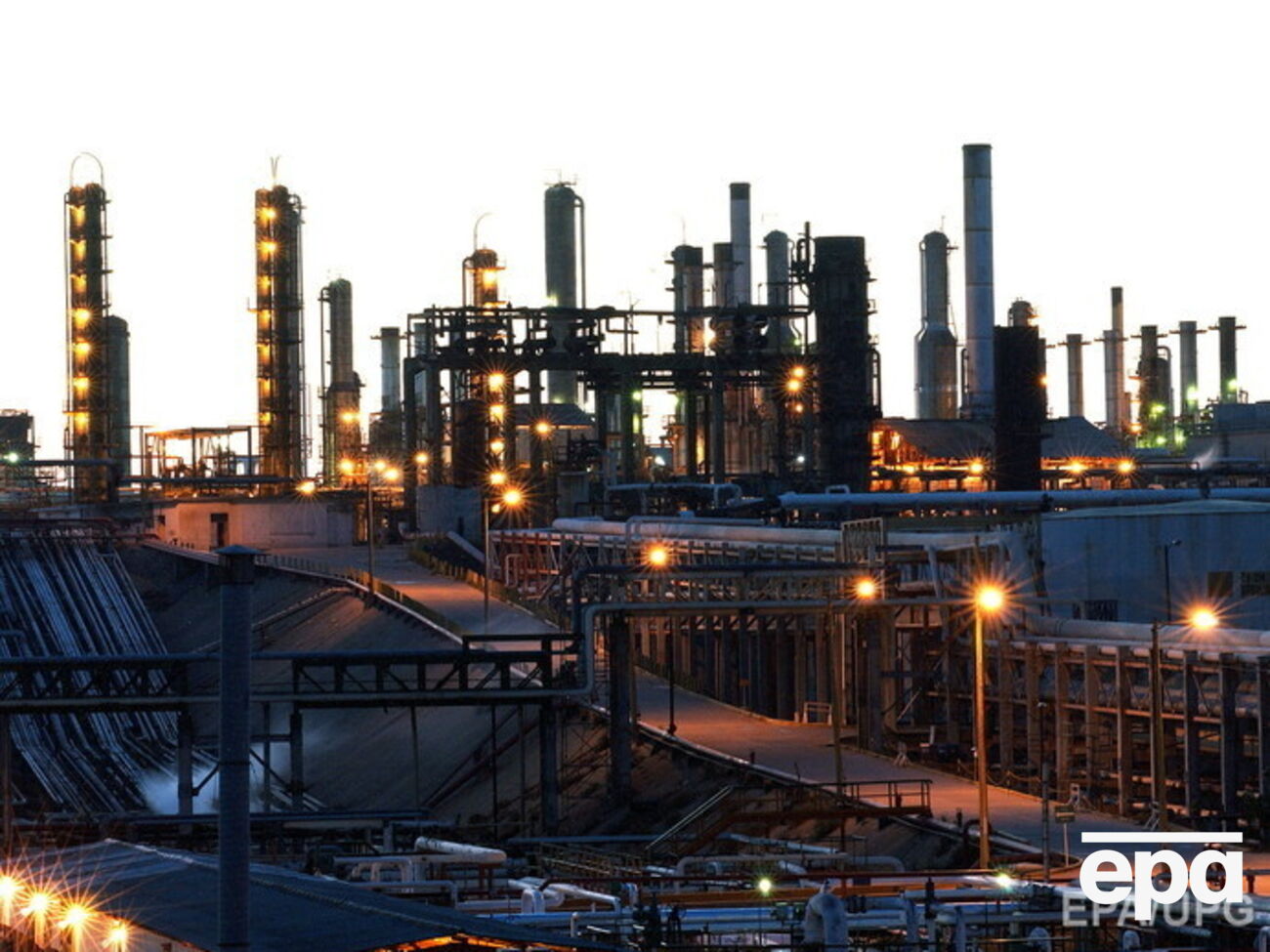 Аналитики UBS прогнозируют стабилизацию цены на нефть после сокращения ее добычи в США