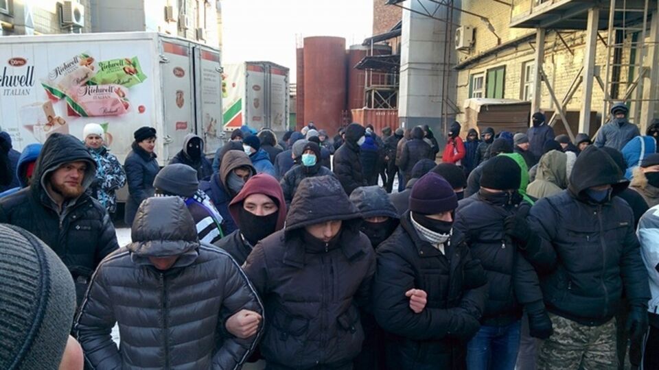 На журналистов напали титушки, полиция им не препятствовала