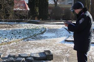 Информация о разрушении доски Степану Бандере поступила в полицию сегодня днем