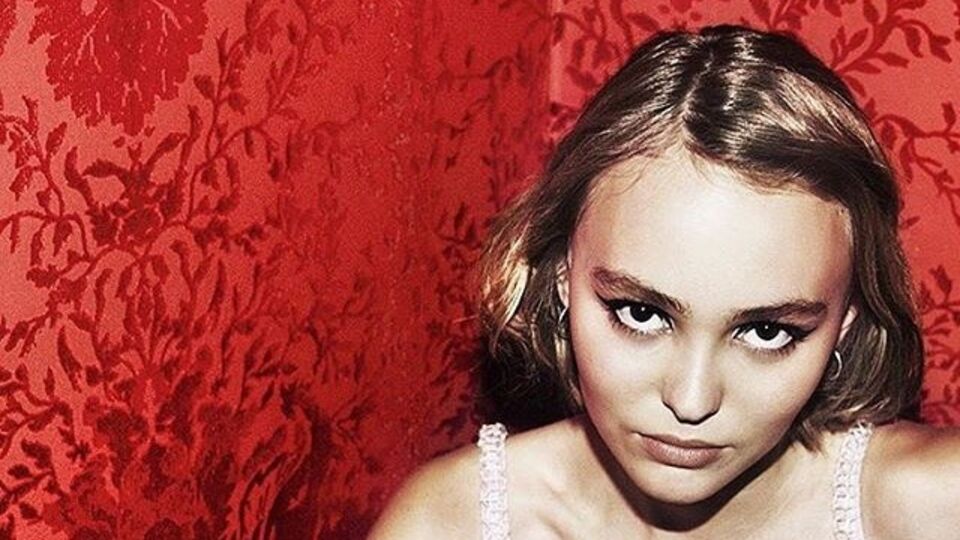 Лили-Роуз Депп позировала для глянцевого журнала в гламурном образе