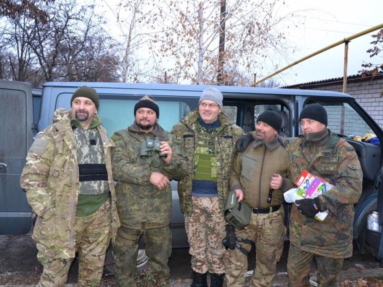 Погибший боец Роман Бочаров второй слева