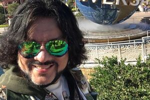 Киркоров сделал многочисленные селфи в футболке с российским президентом