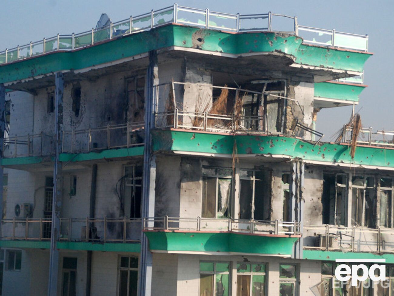 Преступники забаррикадировались в здании неподалеку от консульства