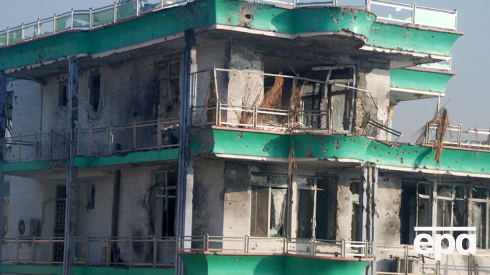 Преступники забаррикадировались в здании неподалеку от консульства