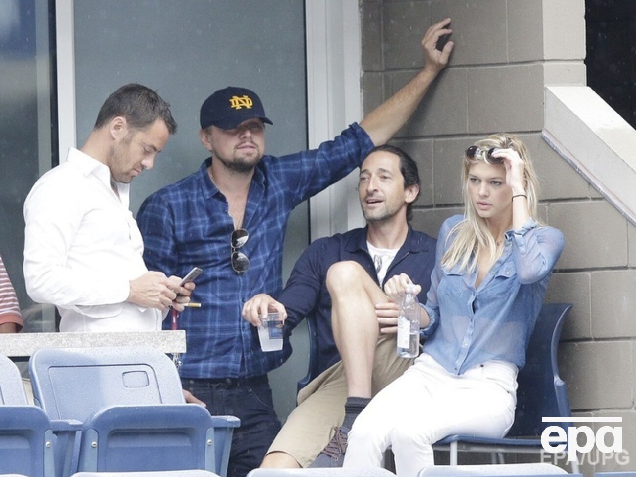 ДиКаприо ранее представил Рорбах своим друзьям в качестве невесты