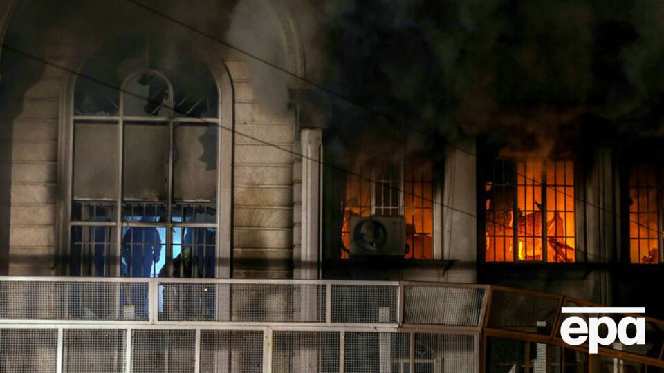 Иран заявил, что сделает все, чтобы арестовать виновных в нападении на посольство Саудовской Аравии