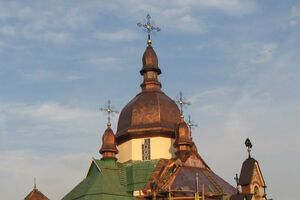 На ул. Варшавской во Львове расположен греко-католический храм Св. Апостола Андрея Первозванного