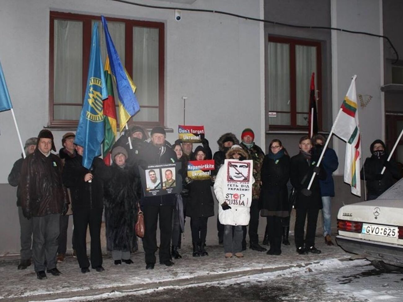 Литовцы провели пикет в поддержку украинцев
