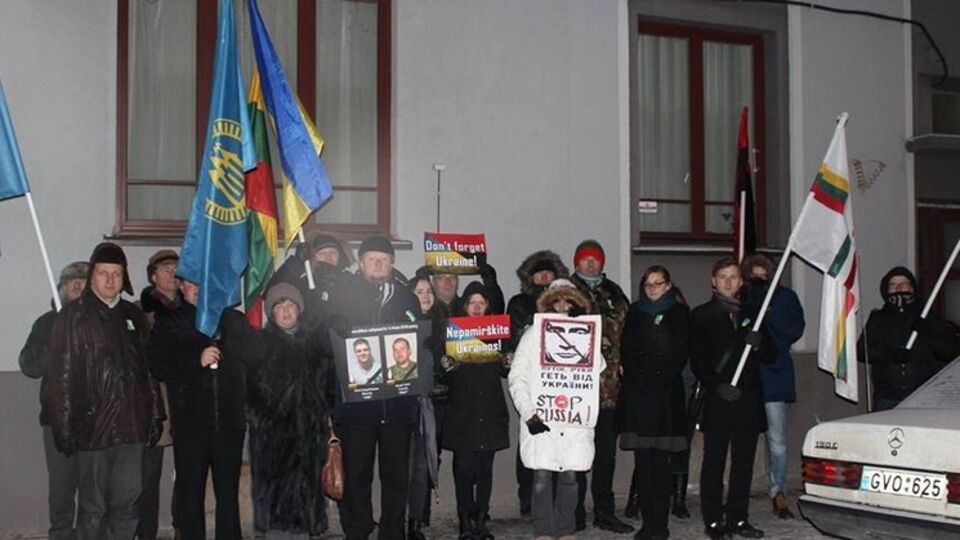 Литовцы провели пикет в поддержку украинцев
